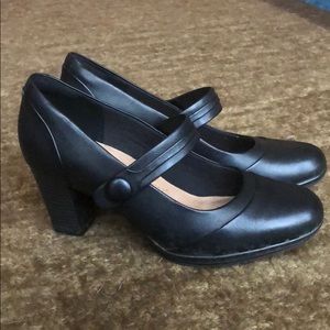 Sz 8 Black Clarks Collection heels, only worn once